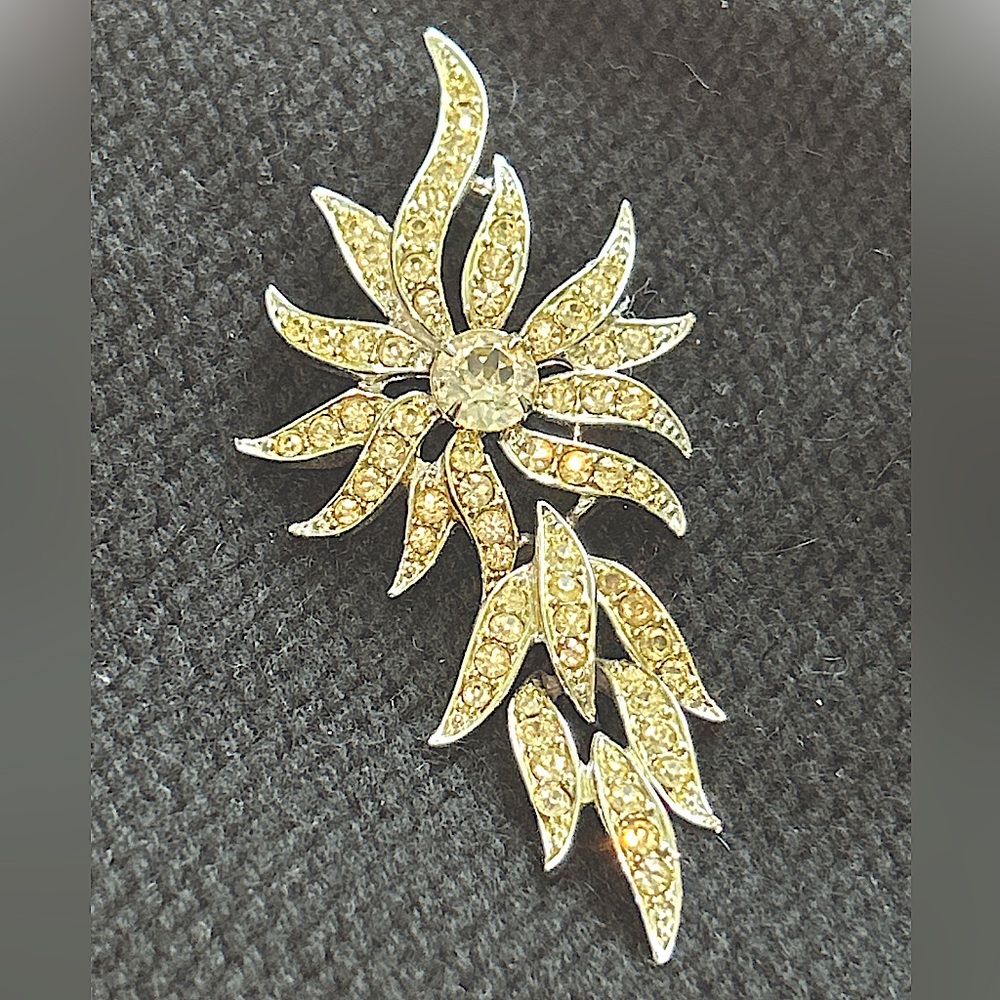 Vintage Sarah Coventry brooch